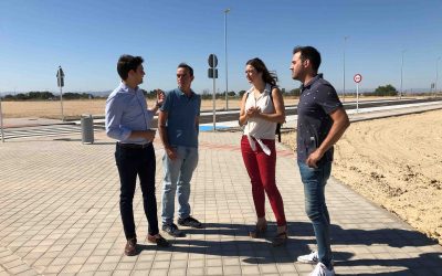 Serrano subraya que el PSOE, a diferencia de lo que dejó, hereda suelo industrial disponible y le insta a no perder tiempo para la implantación de empresas