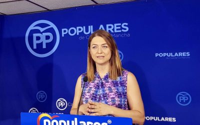 Delgado califica de “vergüenza” que los familiares de pacientes ingresados en el hospital tengan que esperar “con 40 grados en la calle”