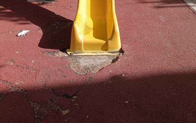 El PP apremia al Gobierno municipal a arreglar los múltiples parques infantiles rotos, sucios y repletos de socavones