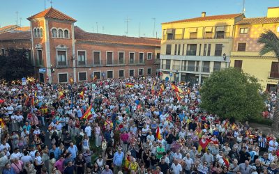 El alcalde califica la concentración en apoyo de Ceuta como “un éxito arrollador de la democracia” y lamenta la ausencia del PSOE