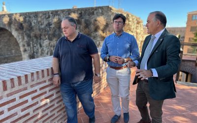 El PP visita la futura obra del 2% Cultural para unir las murallas de El Charcón y El Salvador, con 2,6 millones de euros